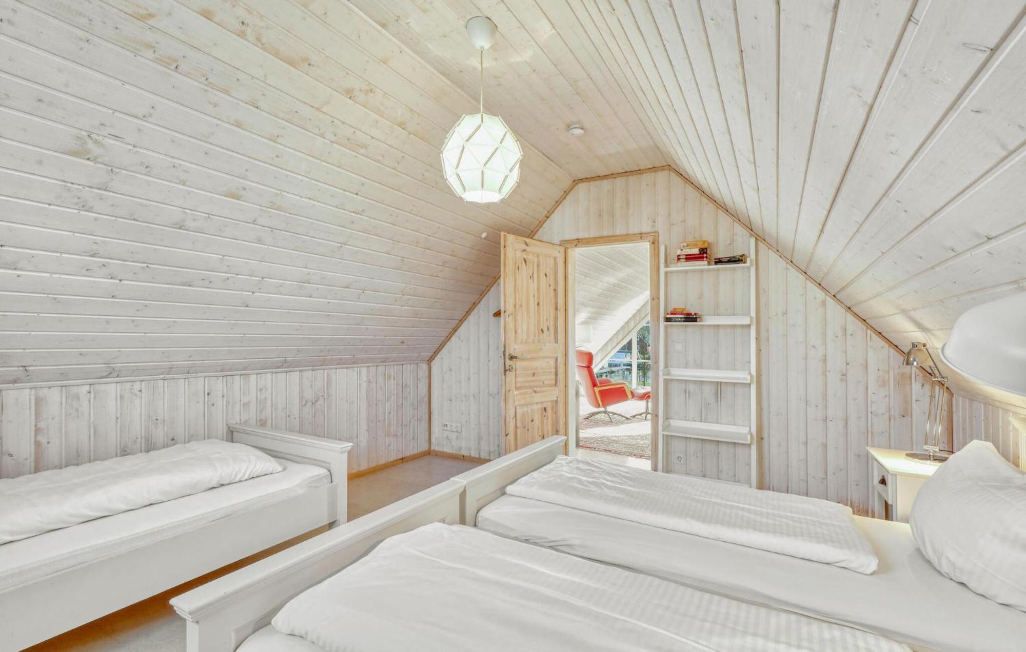 2 Bedroom Stunning Home In Zerpenschleuse Kültér fotó